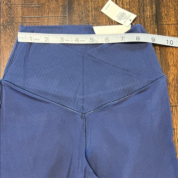 Offline by aerie Womens Super Flare Small Hi Rise Short - Picture 3 of 7